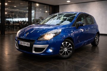 Duże ekonomiczne bezpieczne rodzinne auto w benzynie