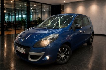 Duże ekonomiczne bezpieczne rodzinne auto w benzynie