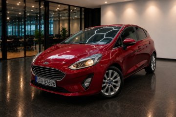 Titanium niski oryginalny przebieg auto z bogatą opcją wyposażenia